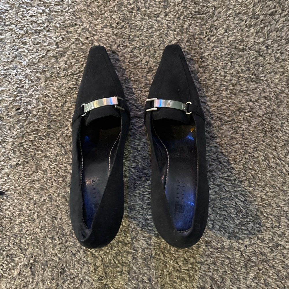 Sleek Black Flats with Metallic Embellishment